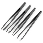 Set of antimagnetic tweezers made of plastic - 4 pieces.