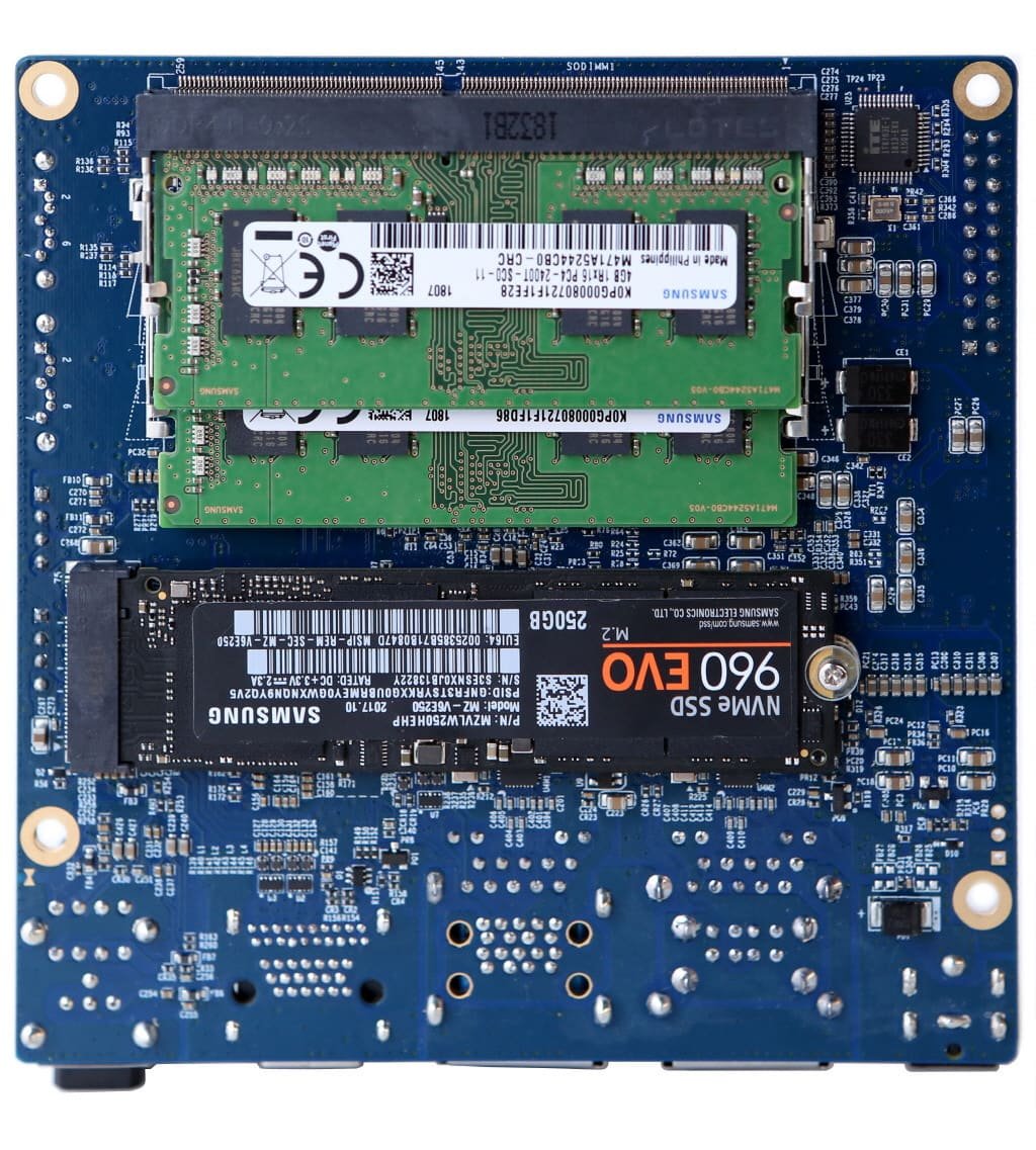 Komputer jednopłytkowy z pamięcią RAM oraz dyskiem SSD PCIe NVMe M.2 - pamięć RAM oraz dysk SSD nie znajdują się w zestawie, należy zakupić je osobno.