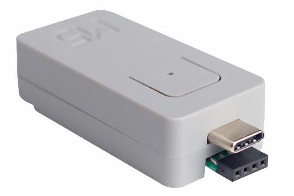 Moduł wyposażono we wtyk USB C oraz wtyk zgodny z gniazdem Grove. Złącza te zostały wprowadzone na drugą stronę urządzenia, by nie ograniczać możliwości urządzenia.
