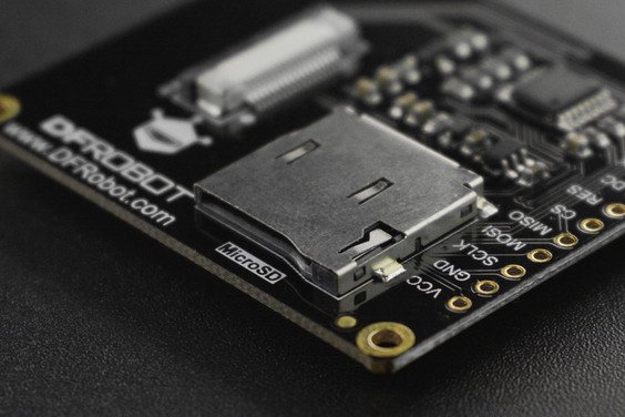 Wyświetlacz posiada wbudowane gniazdo na kartę pamięci microSD.