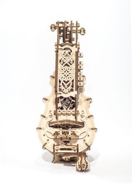 Mechaniczny model muzyczny inspirowany sztuką średniowiecznych rzemieślników.
