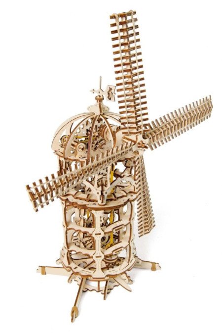 Model wieży - młyna wiatrowego utrzymany jest w stylu wiktoriańskiego steampunku.