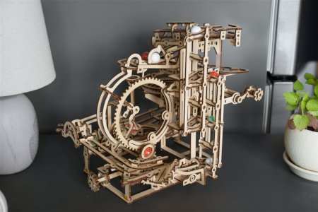 The assembly of the model takes an average of 7 to 8 hours.