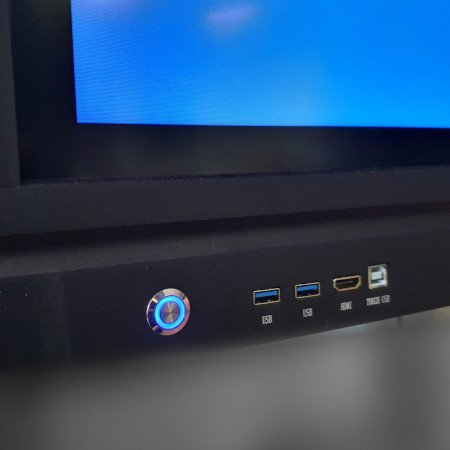At the front of the monitor there is a backlit switch and the most necessary connectors.