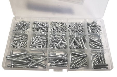 Set of screws and nuts